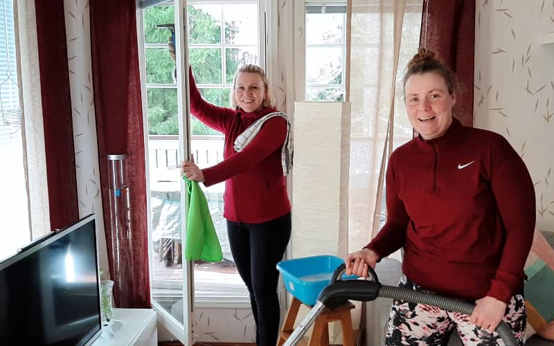 Jessica & Michaela hjälper dig hålla hemmet rent.